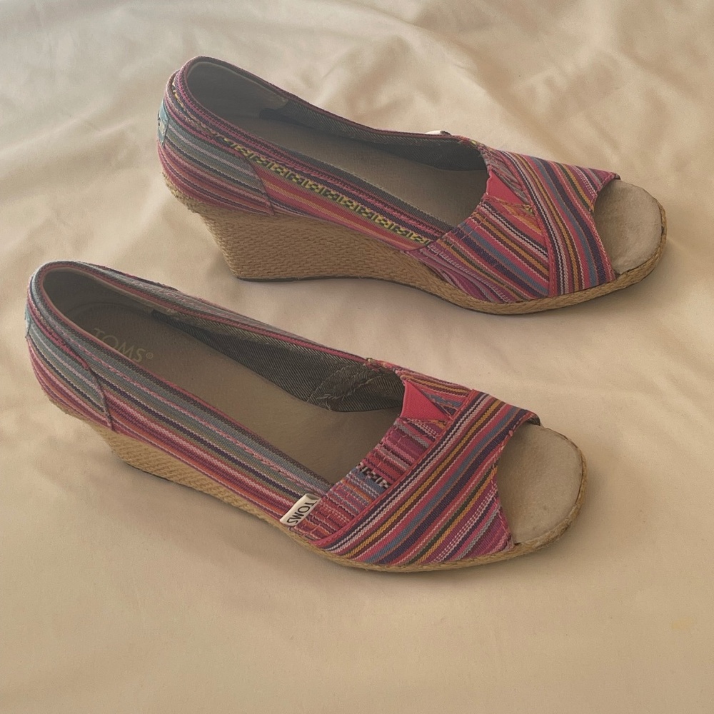 Tom’s wedge sandals